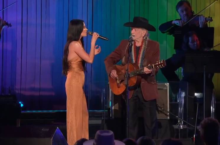 Watch Kacey Musgraves And Willie Nelson Cover Kermit The Frog S The