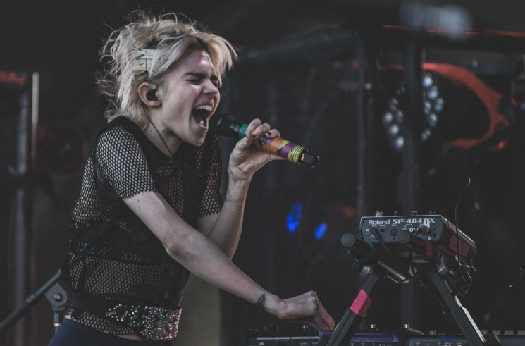 Grimes Walks Offstage in New York Mid-Song | Exclaim!