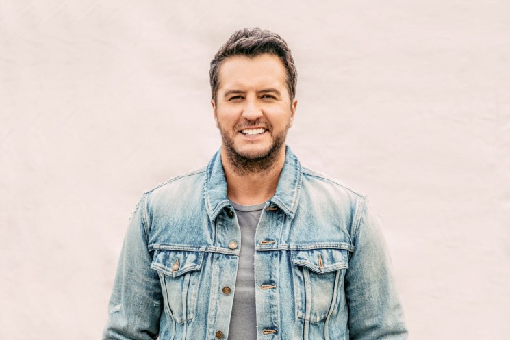 Luke Bryan Slips on Vancouver Fan's Phone, Falls on Stage │ Exclaim!