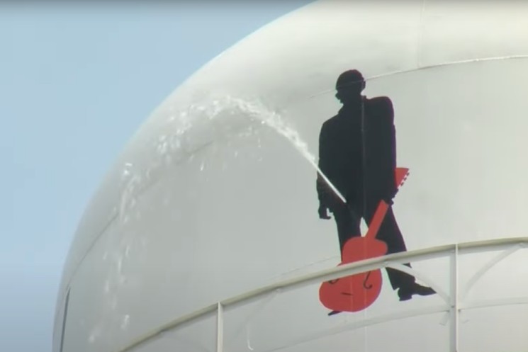 Johnny Cash Painting on Water Tower Springs a Leak After Being Shot, Appears to Be Pissing | Exclaim!