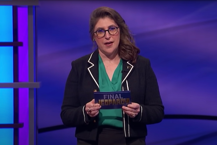 Mayim Bialik Steps Down As Celebrity Jeopardy Host Amid Strikes   Mayim Bialik Jeopardy 2023 