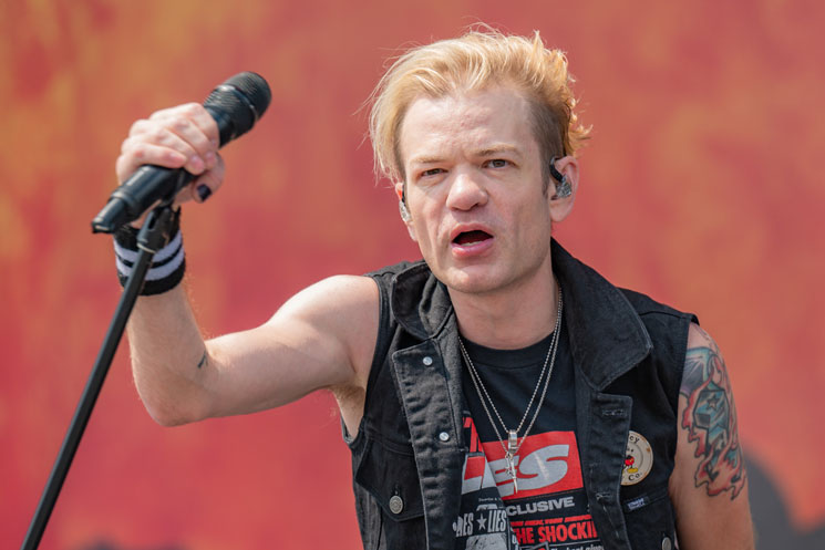 Sum 41's Deryck Whibley Goes Beyond The Book With 'Walking Disaster ...