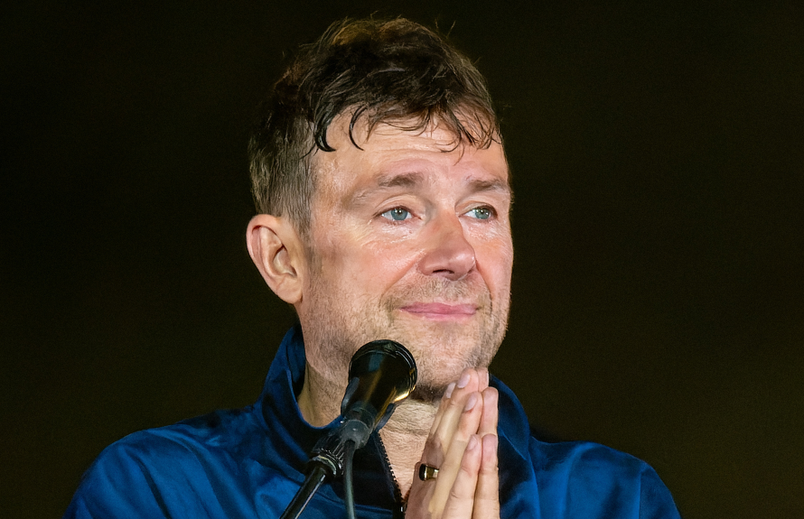 Damon Albarn Reads The Grinch: Hear the Blur Frontman’s Festive Recitation Damon Albarn Reads The Grinch: Hear the Blur Frontman’s Festive Recitation