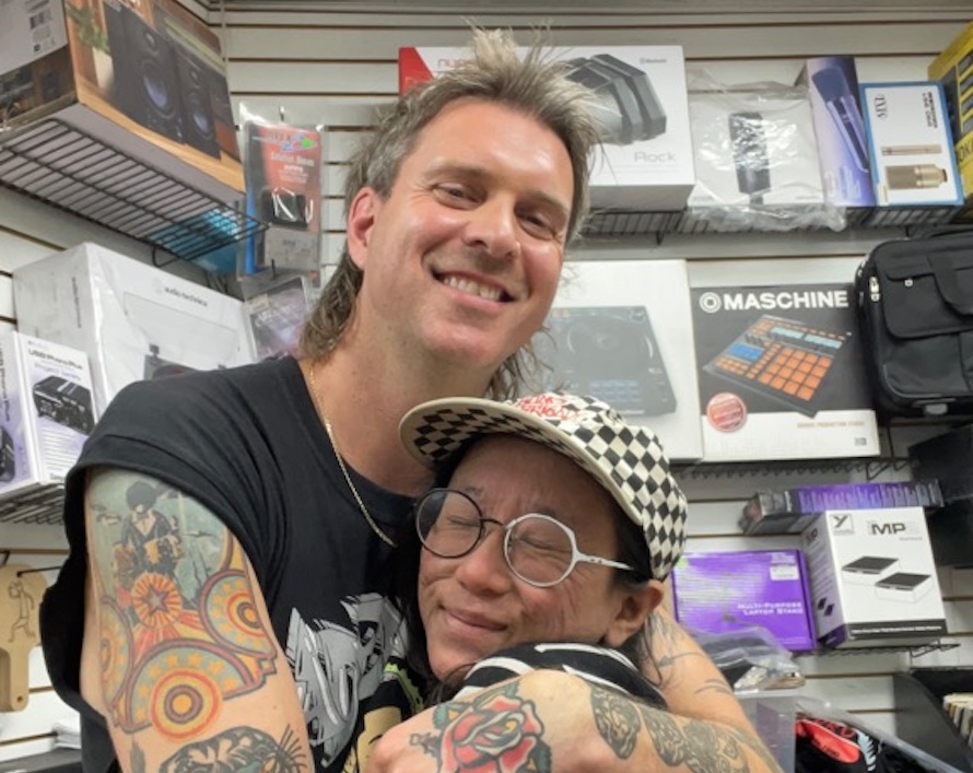 Sadstab が Theo Vandenhoff、the Frandiscos、July Talk の Danny Miles を迎えた 30 周年記念ショーを発表 │ Exclaim!