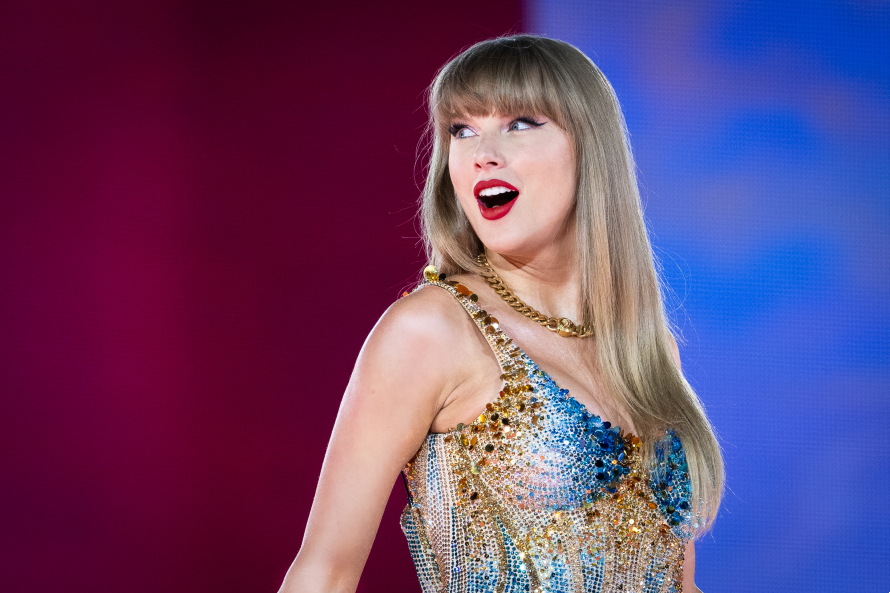 Taylor Swift의 “Taylor ‘s Tale”의 초연에서 “Taylor’s Ne (Taylor ‘s Version)을 봐라.”
