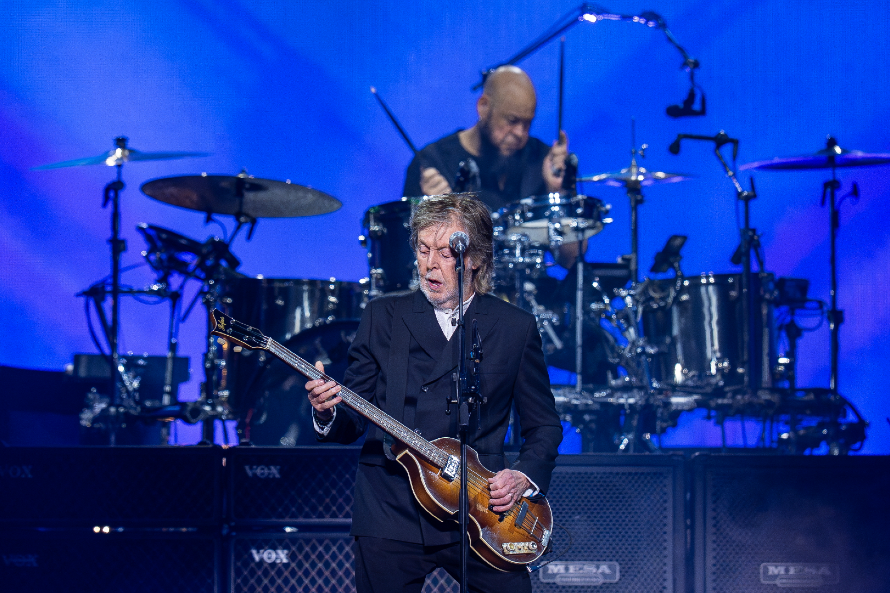 What Time Does Paul Mccartney Come On Stage