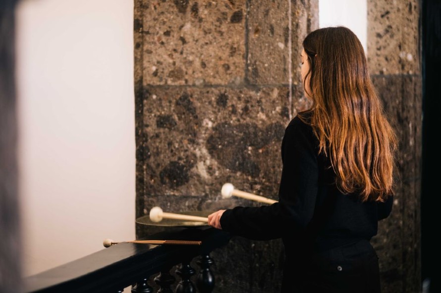 Vera Morais performing at the Chapel of Nossa Senhora da Paz. Photo: Vera Marmelo